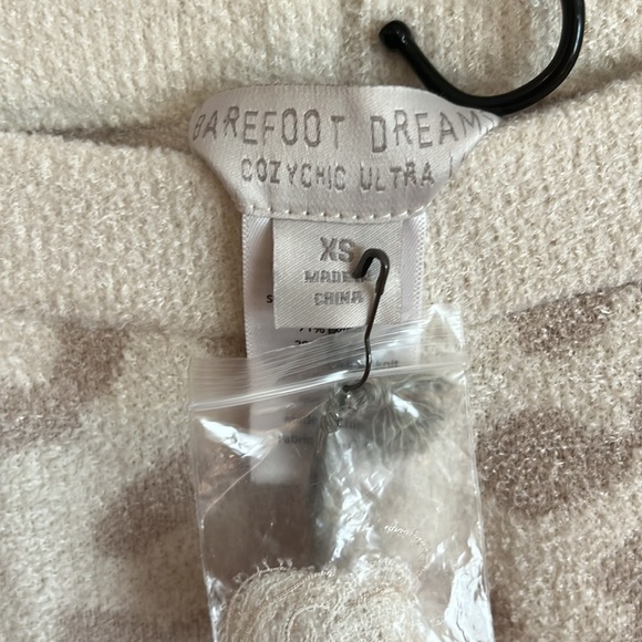 Barefoot Dreams Cozy Chic Ultra Cream Stone Leopard Legging Size XS - Picture 3 of 4